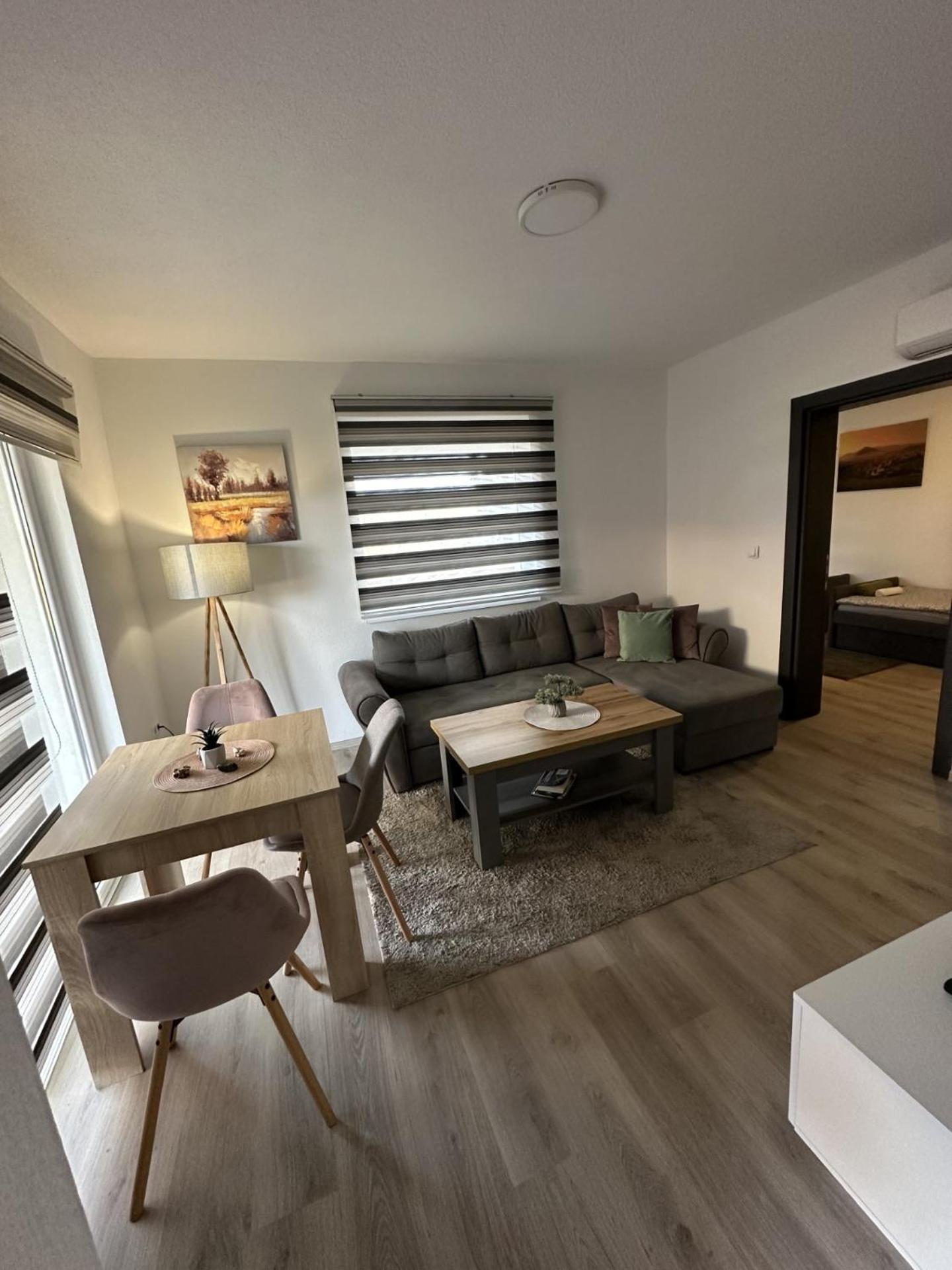 Ammirevole Ravne Apartments Visoko Exteriör bild